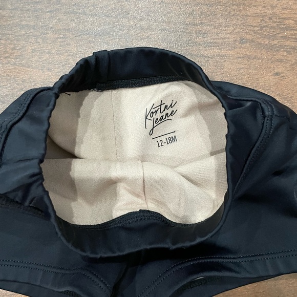 Kortni Jeane Mini Euro Shorts - Picture 2 of 3